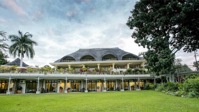 ilala-lodge-exterior-garden