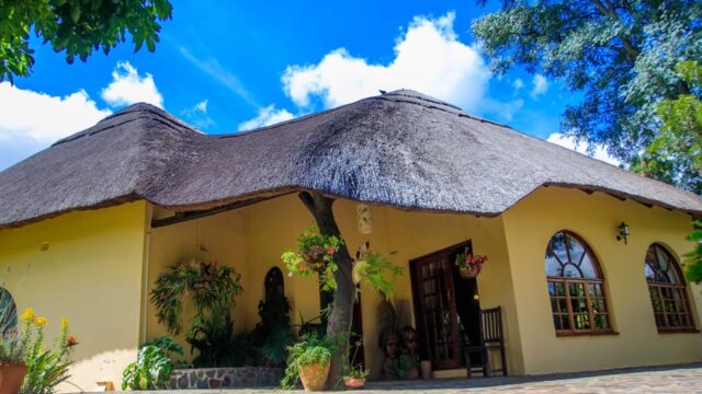 Hornung-Park-Lodge-Bulawayo-Guest-Lodge-Main-Lounge-Exterior